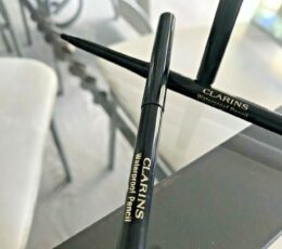 C L A R I N S  Crayon Yeux A Mine Retractable + Estompeur 01 Noir Waterproof